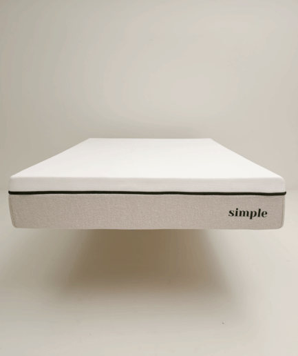 Colchón Simple de 25 cm de memory foam visto de frente sobre fondo blanco