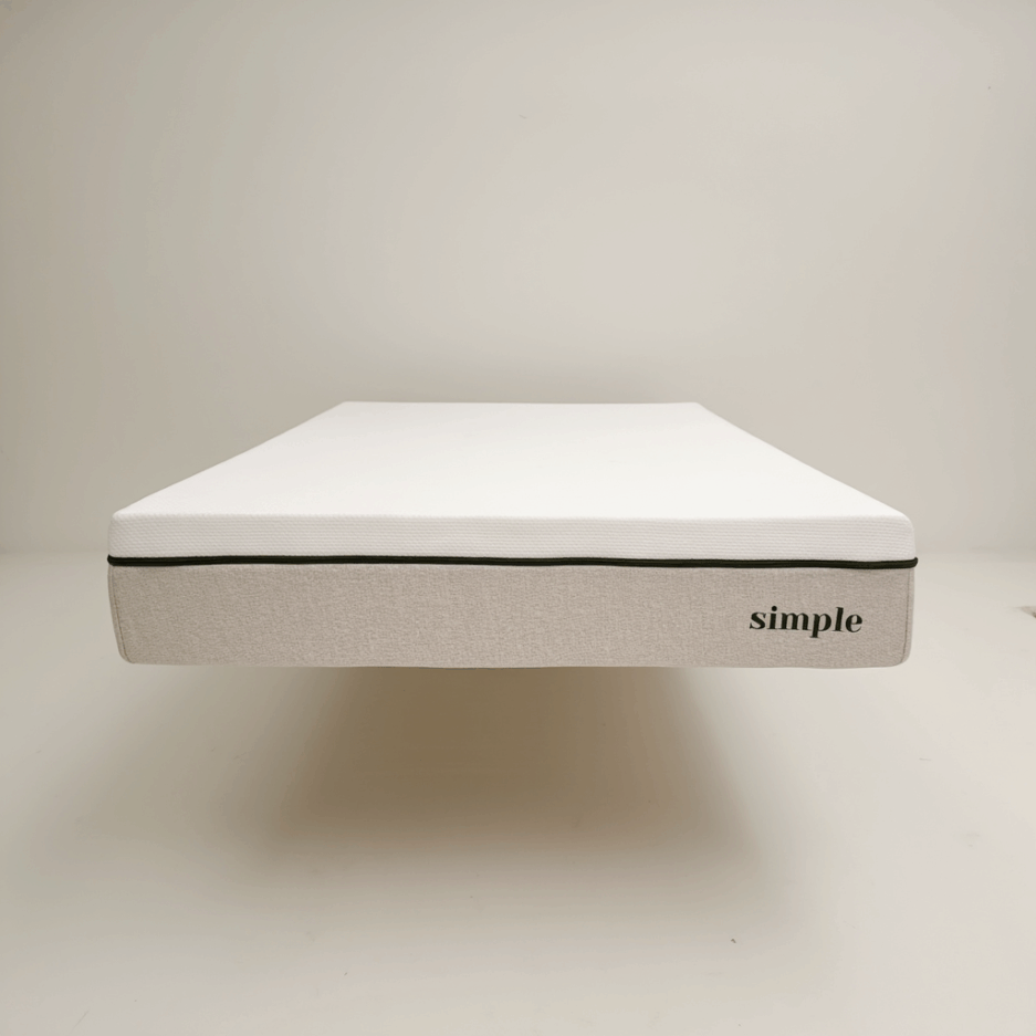 Colchón Simple de 25 cm de memory foam visto de frente sobre fondo blanco